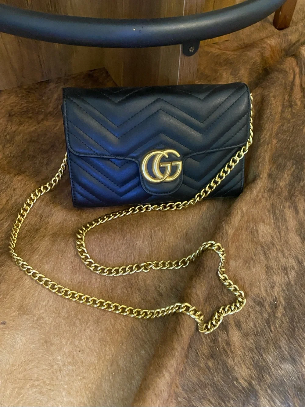 Gucci GG LogoBlack Matelassé Chevron Small Shoulder Bag with Gold Chain - Picture 1 of 5